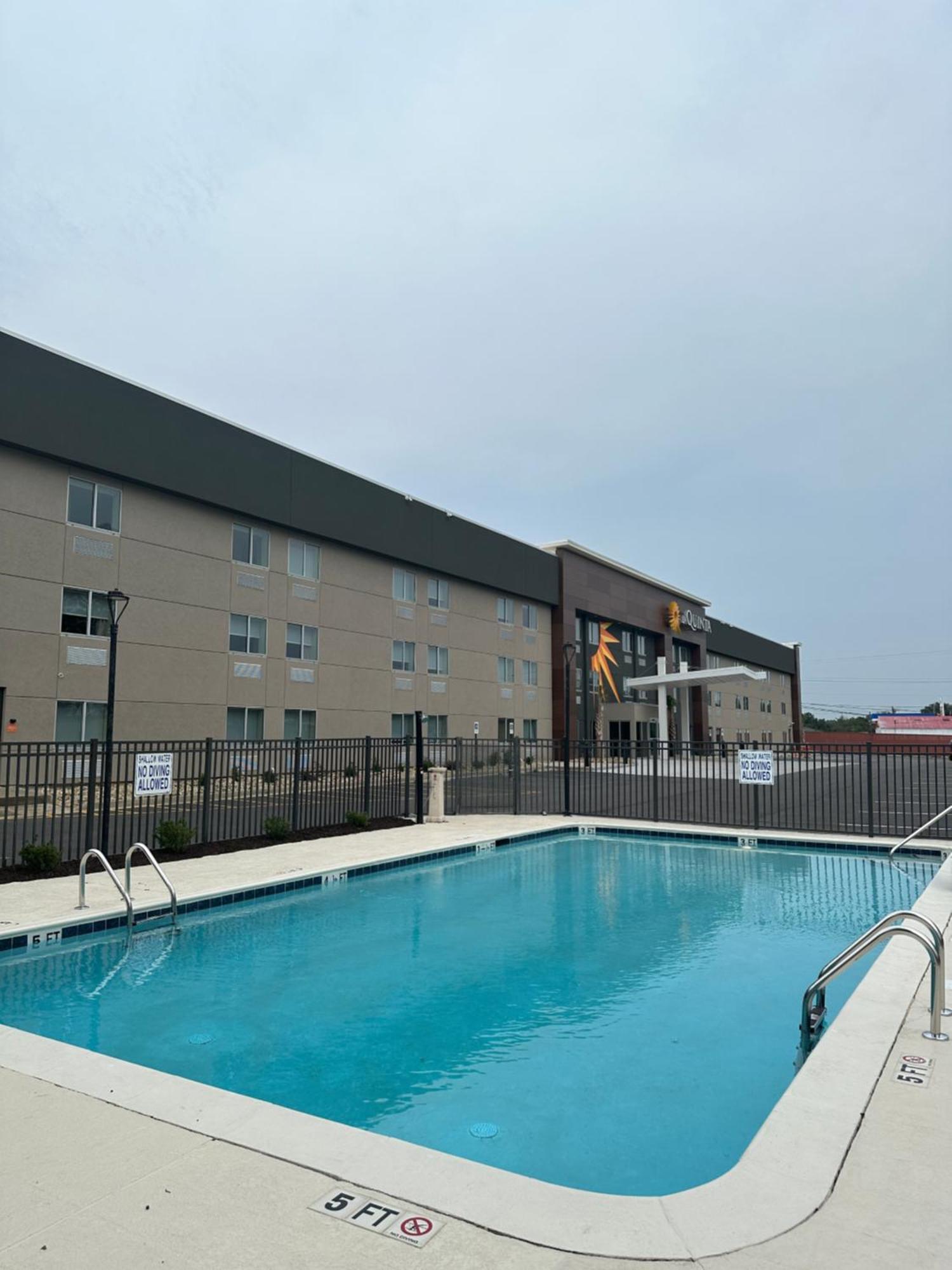La Quinta Inn By Wyndham Columbia Ne Fort Jackson Exterior photo