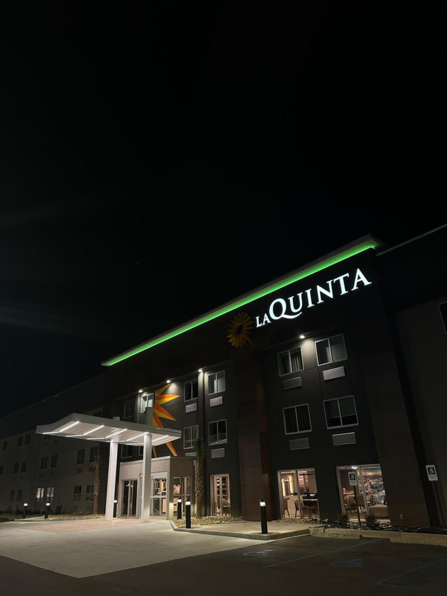 La Quinta Inn By Wyndham Columbia Ne Fort Jackson Exterior photo