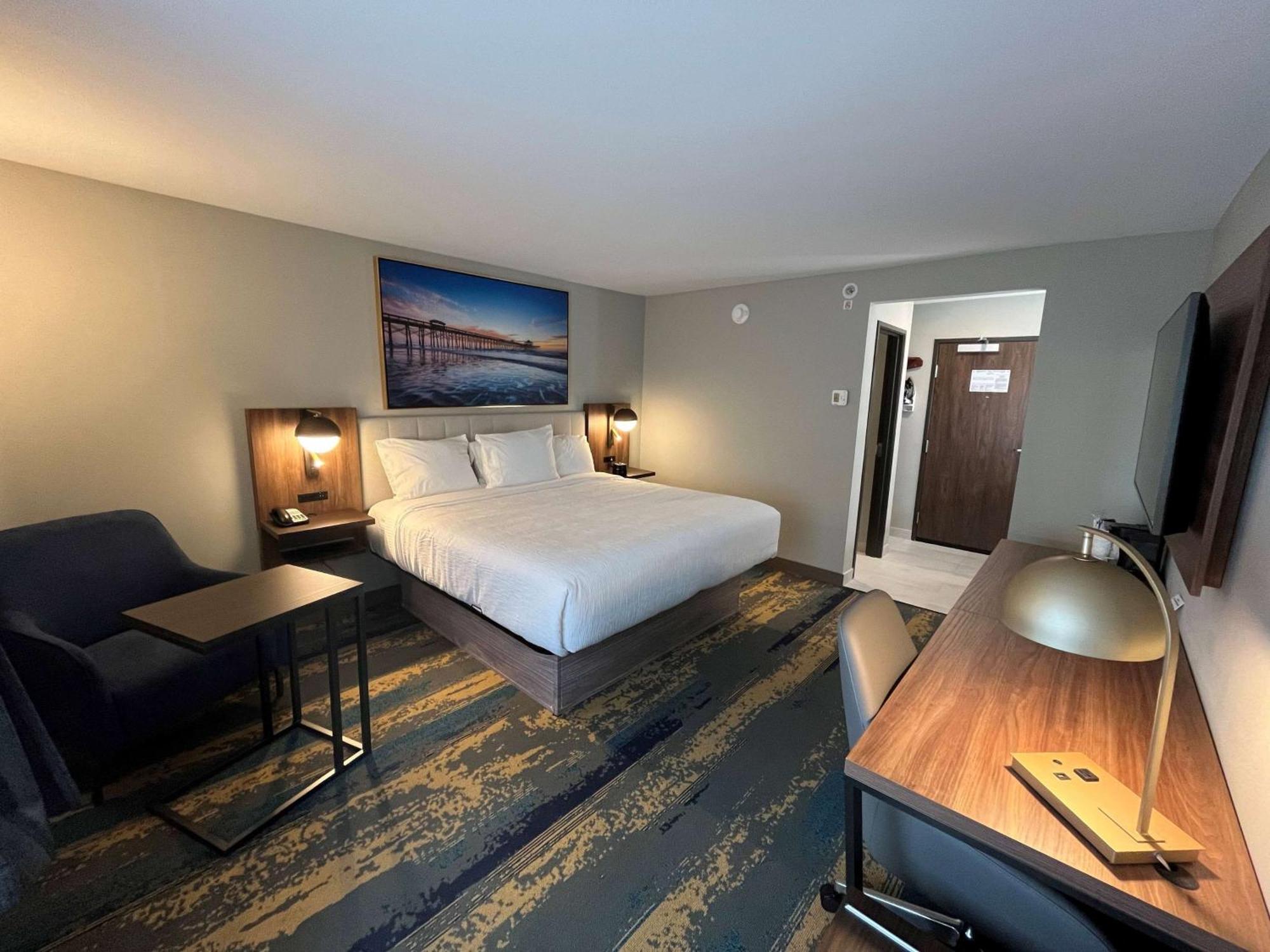 La Quinta Inn By Wyndham Columbia Ne Fort Jackson Exterior photo